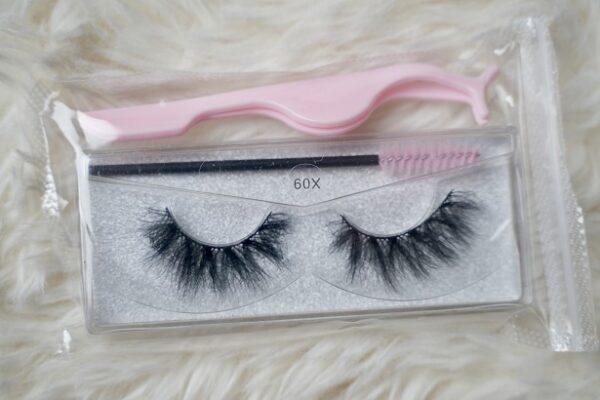 Hot Girl Lashes - Image 4