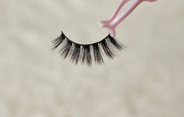 Icy Lashes - Image 2